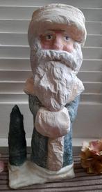 Prachtige brocante wattenpop Kerstman op plateau met kerstbo, Ophalen of Verzenden