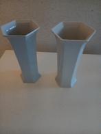 Twee witte zeshoekige vazen, Ophalen, Wit, Aardewerk of Porselein, Zo goed als nieuw