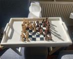 Houten schaakspel (op dienblad), Een of twee spelers, Ophalen of Verzenden, Gebruikt, Reisspel