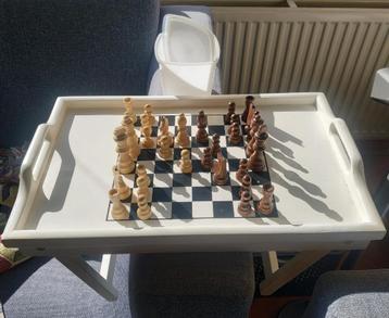 Houten schaakspel (op dienblad) beschikbaar voor biedingen