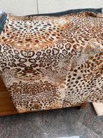 Nooit gebruikte , Grote  Stola/ Sjaal in bruin/ panter decor, Ophalen of Verzenden, Nieuw, Maat 46/48 (XL) of groter, Sjaal