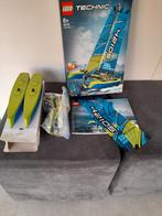 LEGO Technic 42105 catamaraan, Kinderen en Baby's, Speelgoed | Duplo en Lego, Ophalen of Verzenden, Zo goed als nieuw