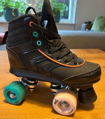 PRIMA STAAT: Rollerskates maat 35 beschikbaar voor biedingen