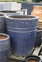 Hoge blauwe geglazuurde bloempotten terras tuin met rand 4x