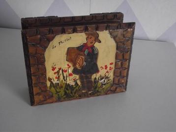 houtsnijwerk opbergdoosje harmonica speler 13x10 cm France beschikbaar voor biedingen