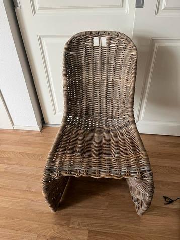 6 Rotan Stoelen- Landelijke Stijl beschikbaar voor biedingen