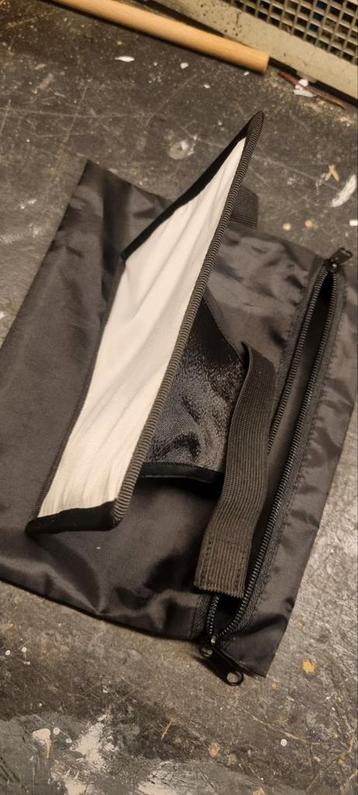 Fotografie Achtergrond Doek met Tas beschikbaar voor biedingen