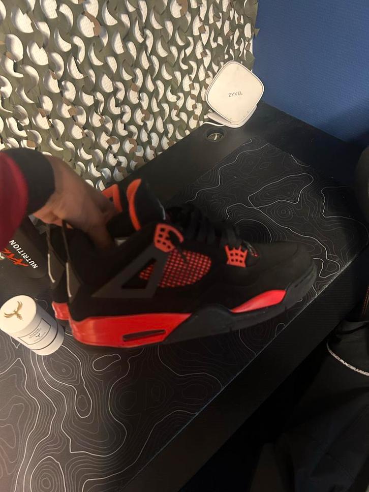 Jordan 4 Red Thunder - Topconditie!, Kleding | Heren, Schoenen, Zo goed als nieuw, Sneakers of Gympen, Zwart, Ophalen of Verzenden