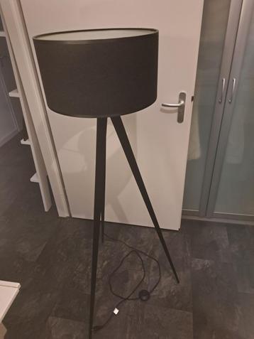 Te koop aangeboden Vloerlamp  beschikbaar voor biedingen