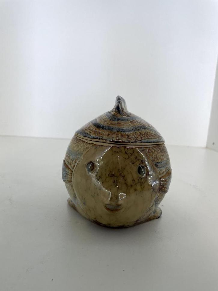 Vintage keramische vispot met deksel – handgemaakt studio, Antiek en Kunst, Antiek | Servies compleet, Ophalen of Verzenden