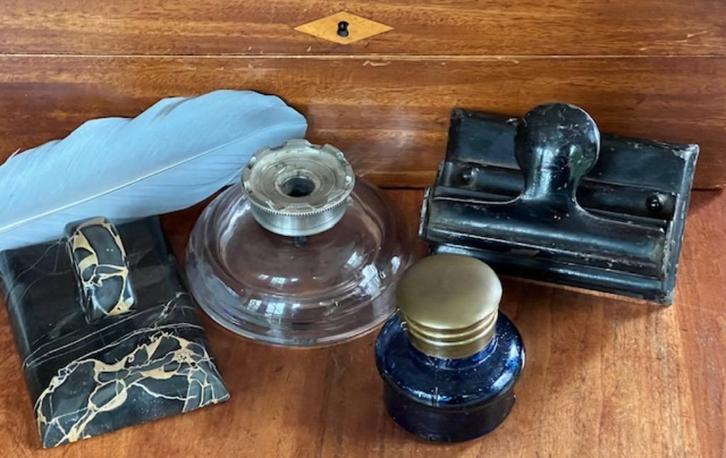 2 INKTPOTTEN, PERFORATOR, PRESSE-PAPIER, Antiek en Kunst, Antiek | Kantoor en Zakelijk, Verzenden