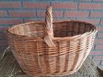 Hand gevlochten ovale rieten mand., Ophalen of Verzenden, Zo goed als nieuw, Zonder inhoud
