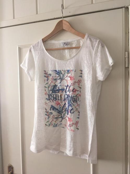 Wit gebreiden shirt met bloemen van UpFashion, maat M, Kleding | Dames, Blouses en Tunieken, Zo goed als nieuw, Maat 46/48 (XL) of groter