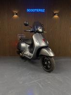 Vespa GTS300 Super|8800KM|Akrapovic|Nieuwstaat|Garantie|2017, Fietsen en Brommers, Scooters | Vespa, Ophalen, Zo goed als nieuw