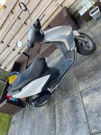Piaggio fly, Fietsen en Brommers, Scooters | Piaggio, Ophalen of Verzenden, Zo goed als nieuw, Benzine, Fly