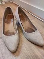 Mooie Beige Suède Pumps - Drievholt - Maat 40, Kleding | Dames, Ophalen of Verzenden