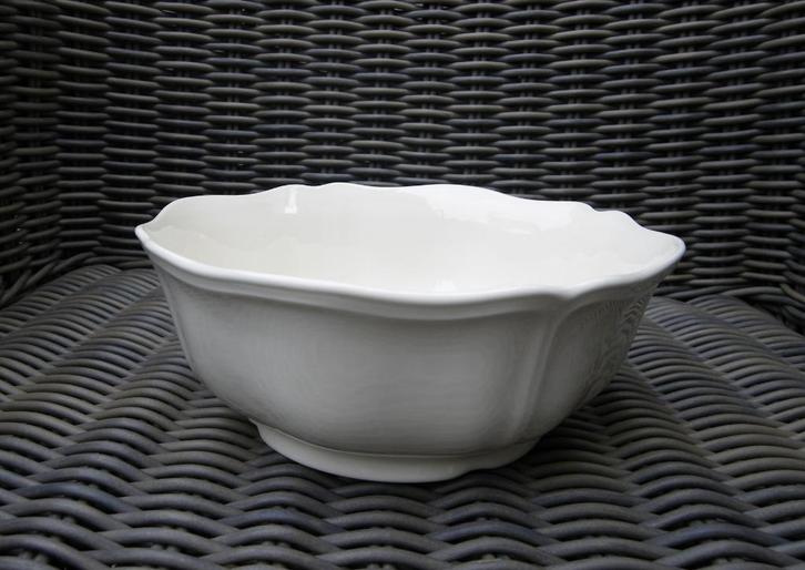 Wedgwood QUEENS PLAIN slakom/groenteschaal Ø 21 cm, Huis en Inrichting, Keuken | Servies, Zo goed als nieuw, Wedgwood, Aardewerk
