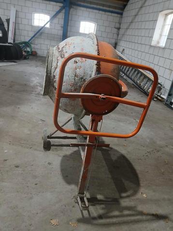 Te koop goed werkend beton molen lescha sm145s zie foto beschikbaar voor biedingen