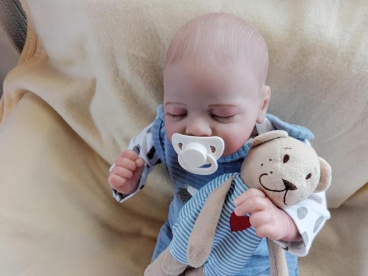 In behandeling, Verzamelen, Poppen, Zo goed als nieuw, Pop, Levensecht of Reborn, Ophalen of Verzenden