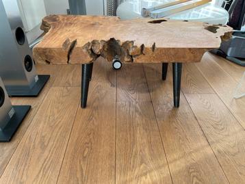 Boomstam salontafel beschikbaar voor biedingen