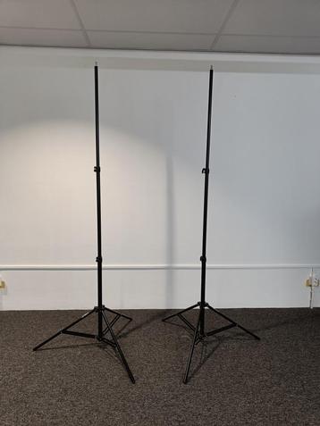 2x statief voor o.a. lampen en studioflitsers beschikbaar voor biedingen