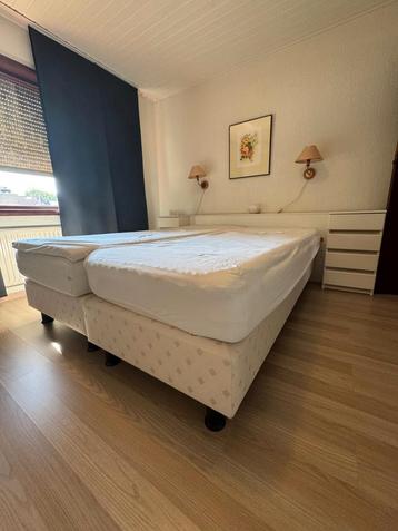 Complete Pullman boxspring met matras beschikbaar voor biedingen