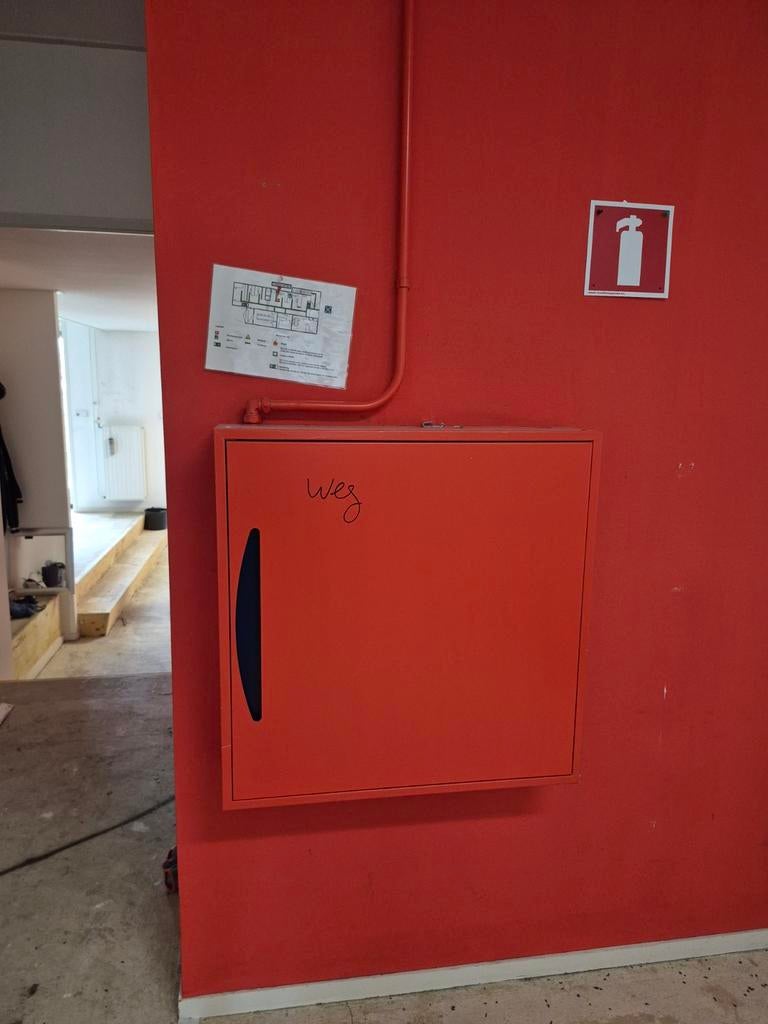 Ajax brandslang met kast, Ophalen, Zo goed als nieuw, Brandblusser