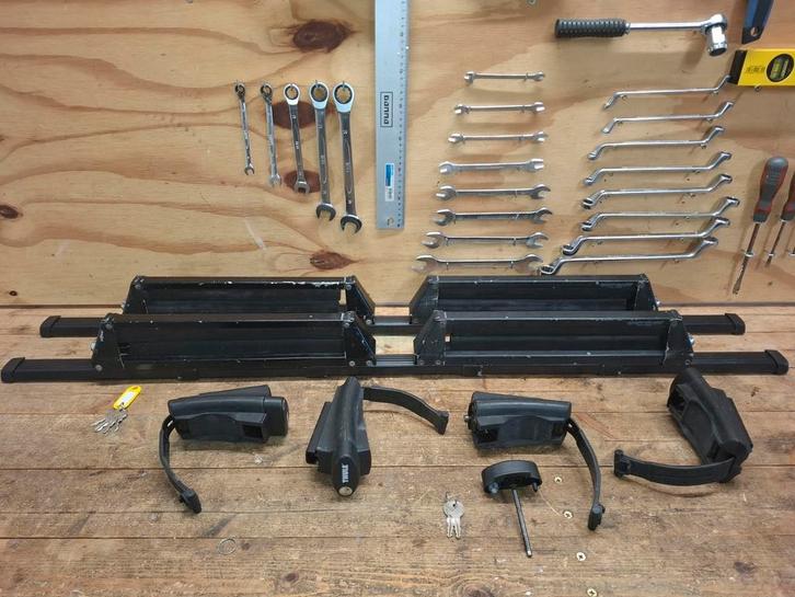 Thule Dakdragers met Ski Dragers, Auto diversen, Tuning en Styling, Ophalen of Verzenden