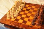 "Notenhouten" schaakbord met stukken, Hobby en Vrije tijd, Gezelschapsspellen | Bordspellen, Een of twee spelers, Ophalen of Verzenden