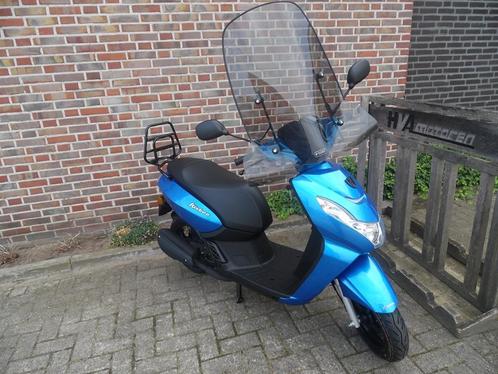 ACTIE NIEUWE PEUGEOT KISBEE 45KM, Fietsen en Brommers, Scooters | SYM, Nieuw, Overige modellen, Benzine, Ophalen of Verzenden
