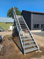 Stalen trap met bordes. Hoog 3.2 mtr. Nob080, Doe-het-zelf en Verbouw, Ladders en Trappen, Ophalen, Zo goed als nieuw, 2 tot 4 meter