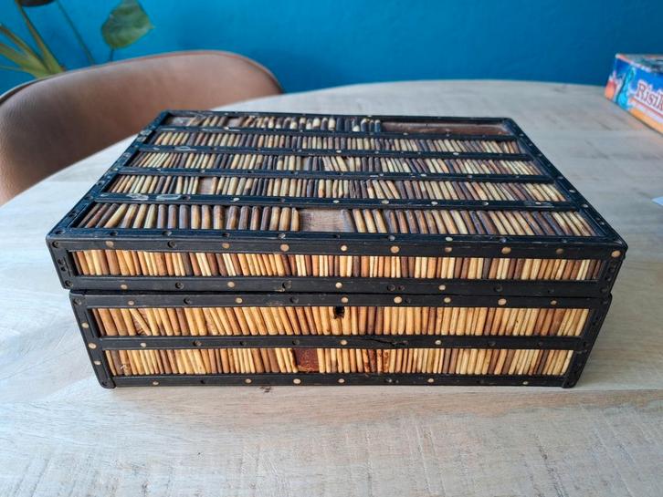 Doosje met stekelvarkenstekels, Antiek en Kunst, Curiosa en Brocante, Ophalen of Verzenden