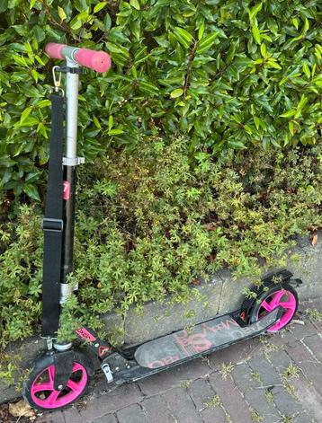 Roze Step Decathlon beschikbaar voor biedingen