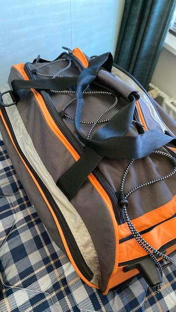 Zeer grote reistas op wieltjes samsonite beschikbaar voor biedingen