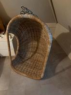 Rotan hangstoel, Huis en Inrichting, Stoelen, Ophalen, Bruin, Riet of Rotan, Zo goed als nieuw