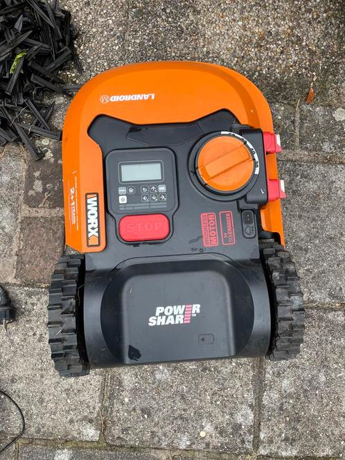 Worx 143e landroid robotmaaier compleet, Tuin en Terras, Robotmaaiers, Gebruikt, 20 tot 25 cm, Met regensensor, Bestuurbaar via app