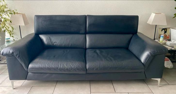Donkerblauwe leren bank met verstelbare hoofdsteunen, Huis en Inrichting, Banken | Bankstellen, Zo goed als nieuw, Rechte bank