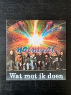 Vinyl Normaal - Oost west thuus best / Wat mot ik doen, Ophalen of Verzenden, Zo goed als nieuw, Nederlandstalig, Single