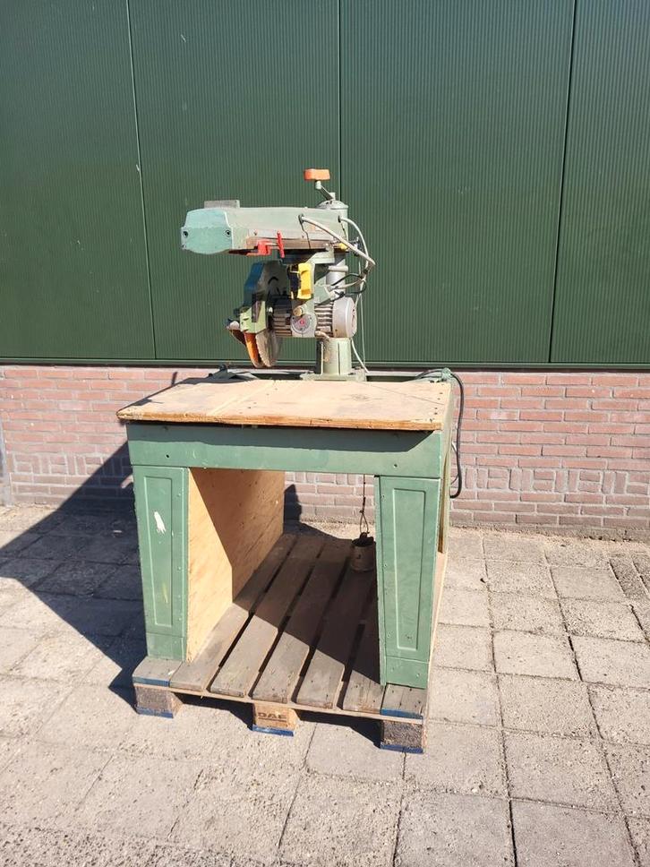 Dewalt radiaal afkortzaag zaagmachine, Doe-het-zelf en Verbouw, Gereedschap | Zaagmachines, Afkortzaag, 1200 watt of meer, 70 mm of meer