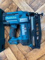 MAKITA Brad tacker DBN600ZJ 18V - met 4 doosjes brads, Ophalen of Verzenden, Zo goed als nieuw