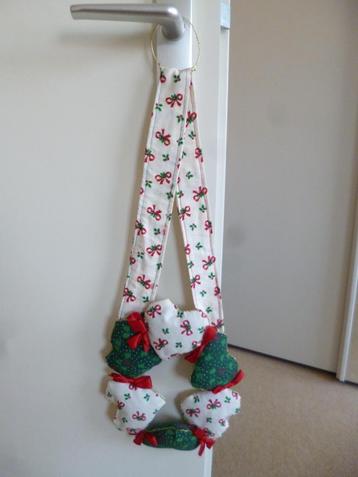 Handmade kersthanger met hartjes beschikbaar voor biedingen