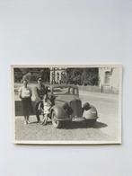 Foto Duits gezin voor Mercedes, WO2, Verzamelen, Gebruikt, Foto, Ophalen of Verzenden, Voor 1940