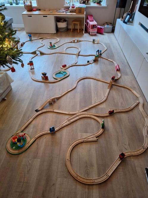 Houten treinbaan Thomas de Trein met treintjes, bruggen etc, Kinderen en Baby's, Speelgoed | Houten speelgoed, Gebruikt, Overige typen