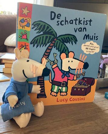 Knuffel met boek De schatkist van Muis van Lucy Cousins beschikbaar voor biedingen