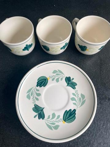 Royal Boch - 3 kopjes + bordjes beschikbaar voor biedingen