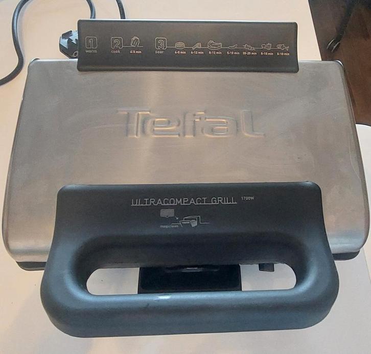 Mooie veelzijdige Tefal Contact Grill met uitneembare platen, Witgoed en Apparatuur, Contactgrills, Zo goed als nieuw, Uitneembare platen