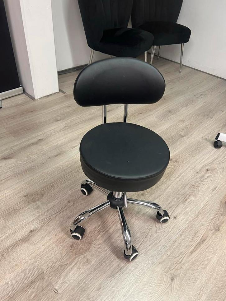 Kleine Kapperstoel / Bureaukruk - Zwart, Huis en Inrichting, Bureaustoelen, Gebruikt, Bureaukruk, Zwart, Ophalen of Verzenden