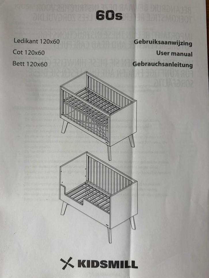 Kidsmill 60s ledikant 120x60 cm – wit met houten poten, Huis en Inrichting, Slaapkamer | Stapelbedden en Hoogslapers, Gebruikt