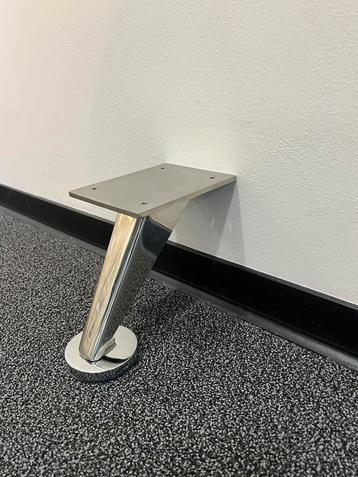 Potenset voor bed of bank beschikbaar voor biedingen