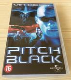 vhs Pitch Black met Vin Diesel (Video), Science Fiction en Fantasy, Ophalen of Verzenden, Zo goed als nieuw, Vanaf 16 jaar